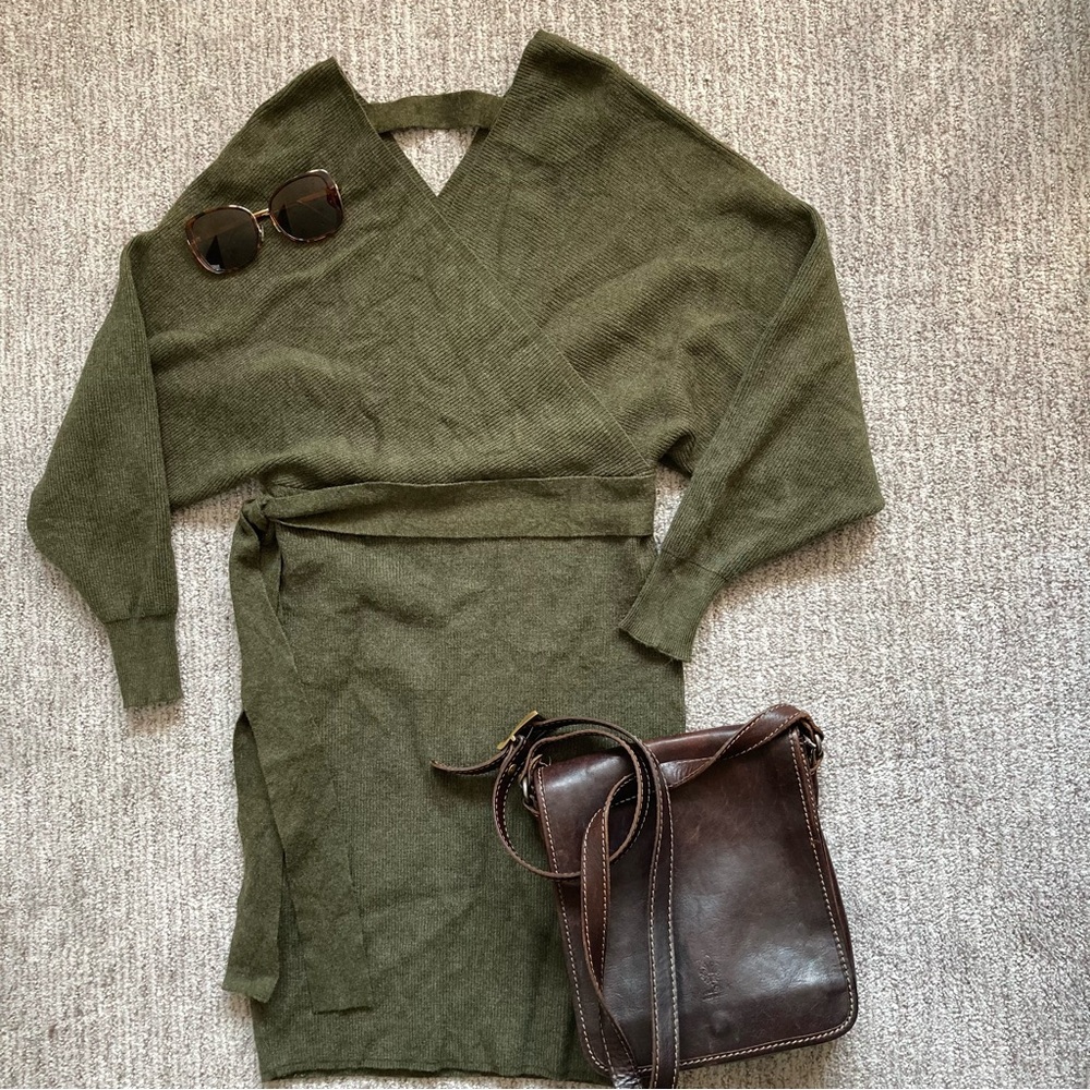 Little Mistress/ASOS size 6 green sweater dress